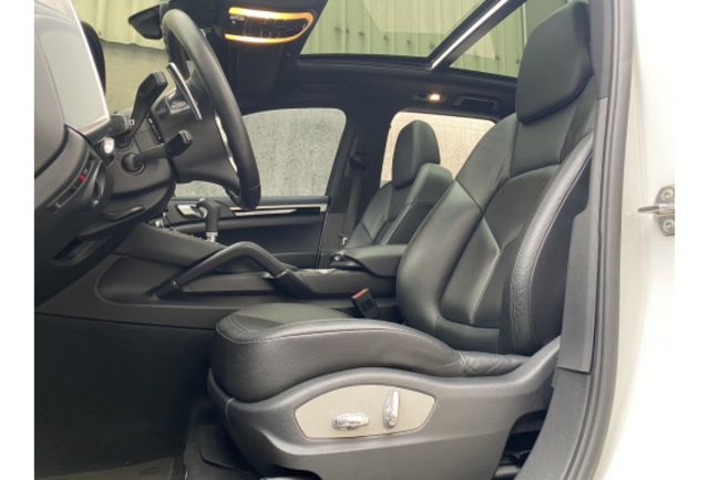 Porsche Cayenne  第15張相片