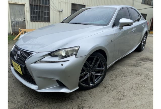 Lexus IS300H  第1張相片