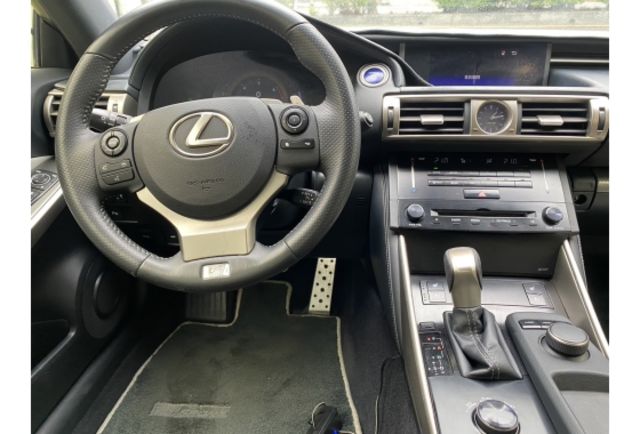 Lexus IS300H  第2張相片