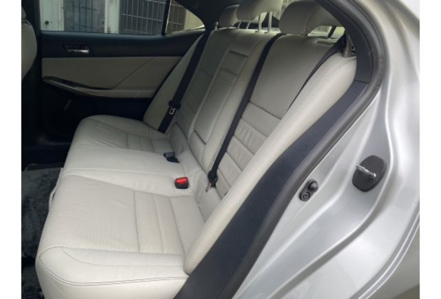 Lexus IS300H  第3張相片