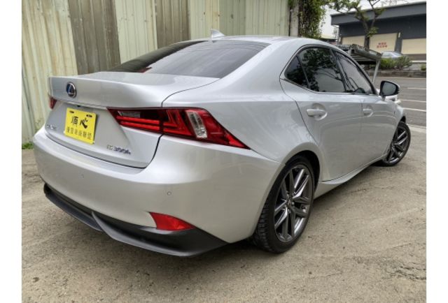 Lexus IS300H  第6張相片