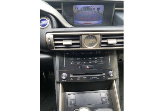 Lexus IS300H  第13張相片