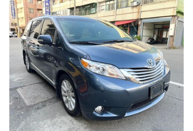 Toyota SIENNA  第1張相片