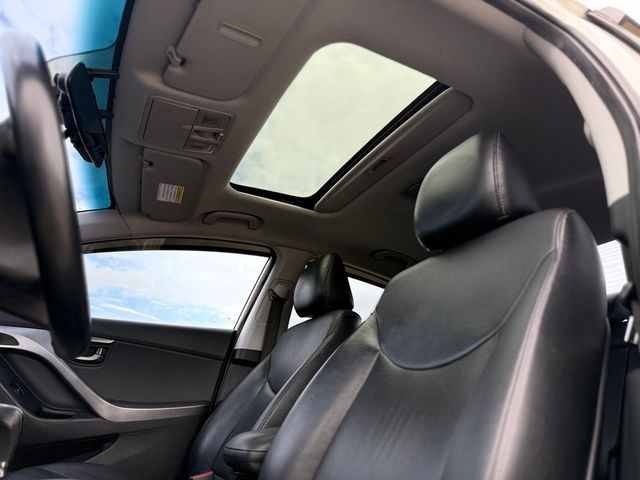 HYUNDAI現代 ELANTRA  第2張相片