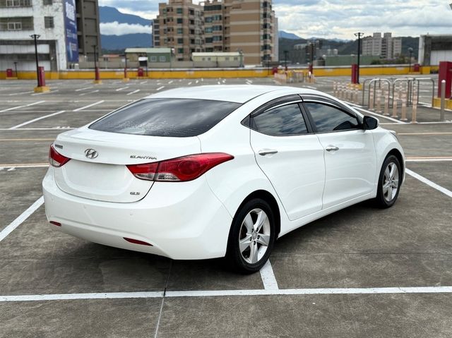HYUNDAI現代 ELANTRA  第9張相片