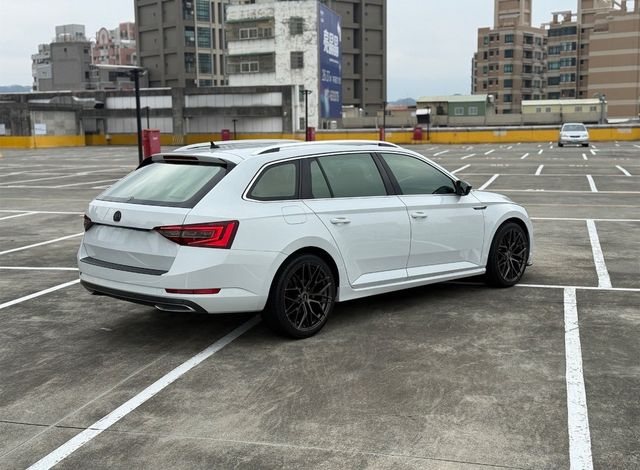 SKODA司科達 SUPERB COMBI  第13張相片