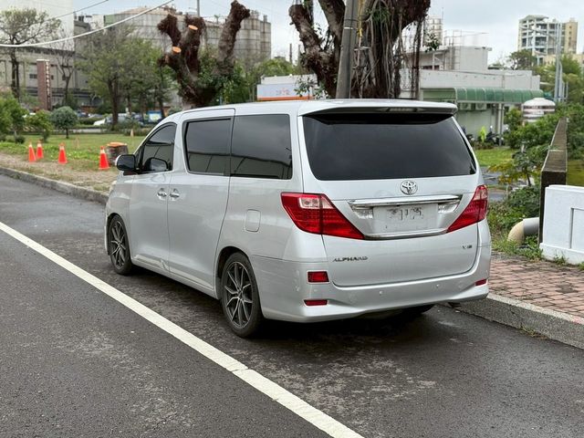 TOYOTA豐田 ALPHARD  第2張相片