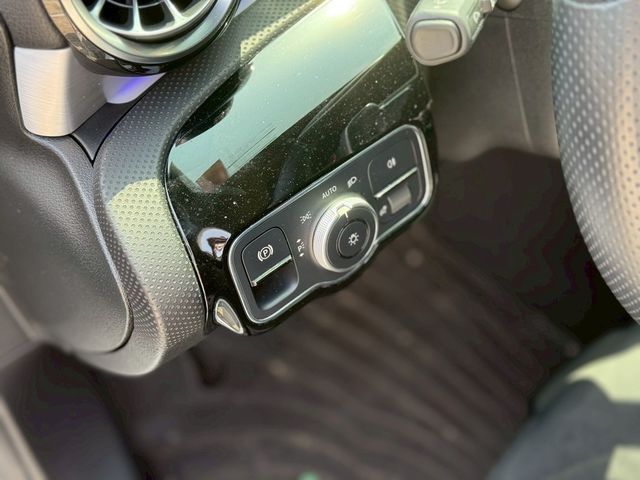M-BENZ賓士 A180  第11張相片