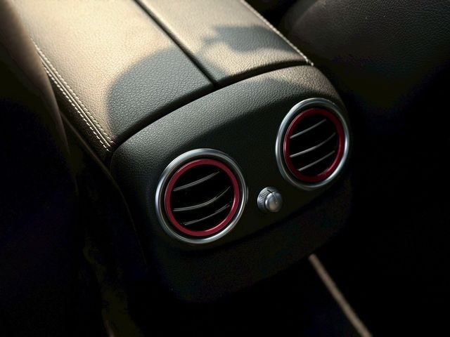 M-BENZ賓士 C250  第8張相片