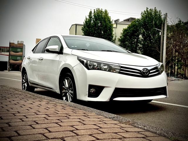 TOYOTA豐田 ALTIS  第3張相片