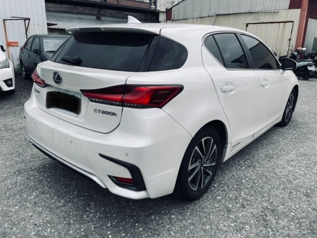 LEXUS凌志 CT200H  第2張相片
