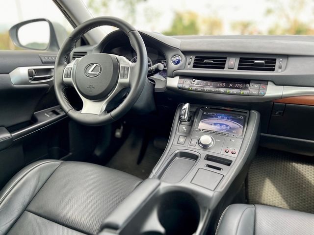LEXUS凌志 CT200H  第4張相片