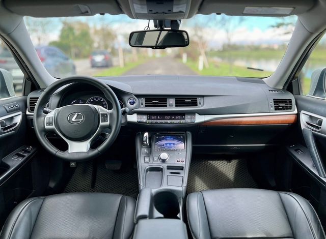 LEXUS凌志 CT200H  第5張相片