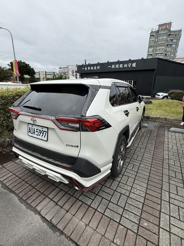 TOYOTA豐田 RAV4  第2張相片