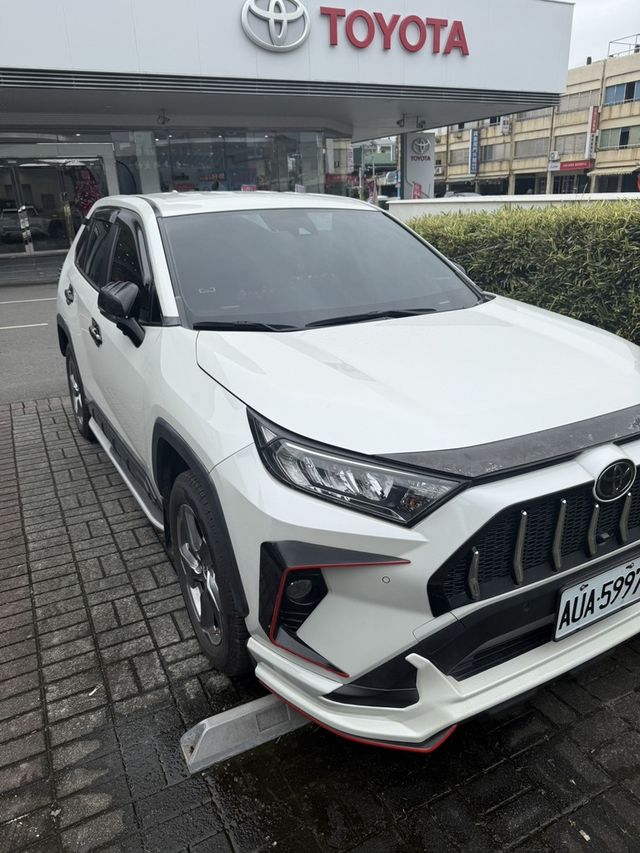 TOYOTA豐田 RAV4  第3張相片