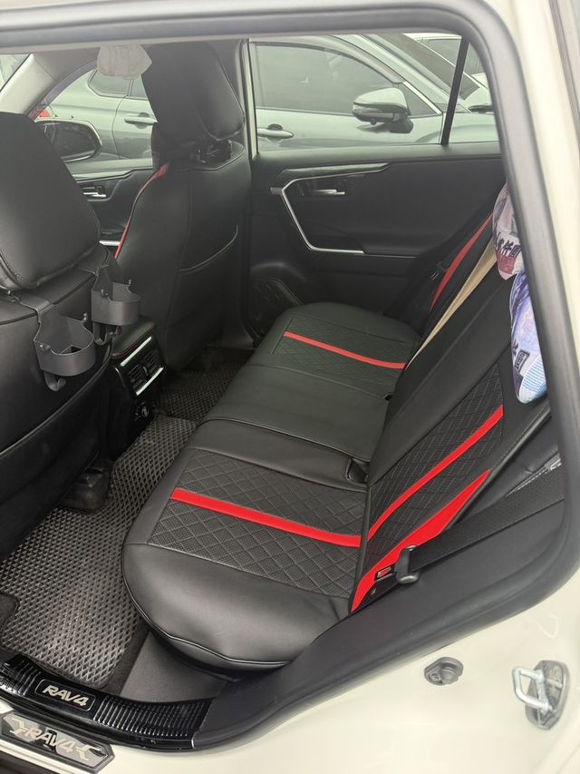TOYOTA豐田 RAV4  第6張相片
