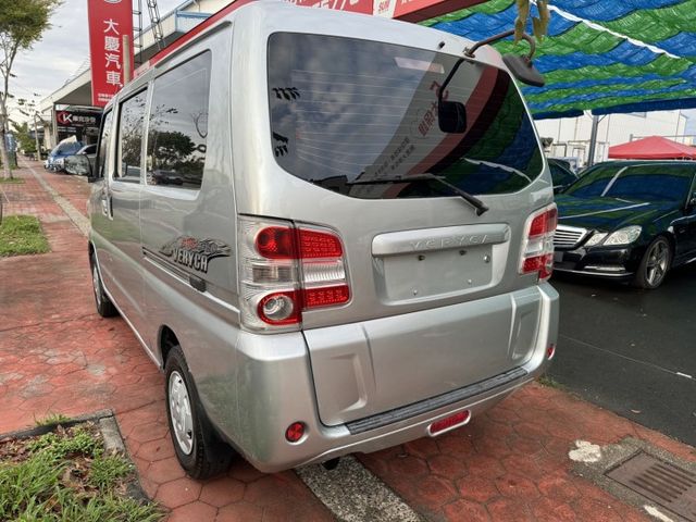 商用麵包車 8人客貨版 大空間 靈活運用 全新烤漆 內裝翻新  第6張相片
