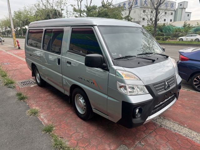 自排 8人客貨 盲點偵測 定速 全新第三排座椅未使用  第3張相片