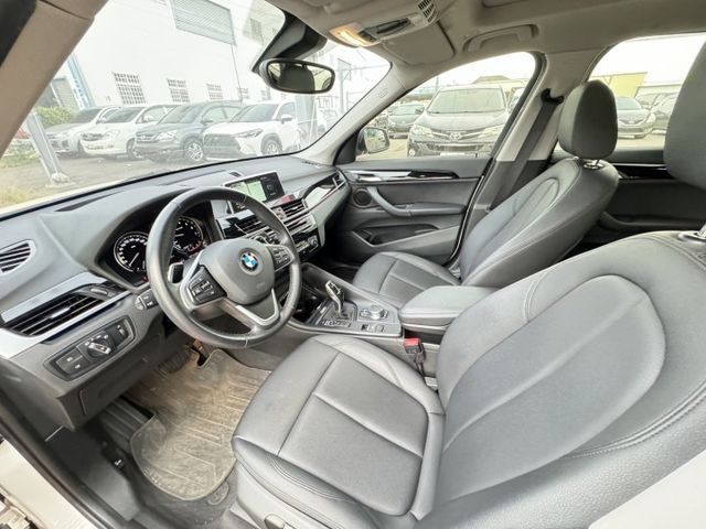 BMW X1 sDrive20I 漂亮認證車  領航版 IKEY 抬顯 全景天窗 電動座椅 雙區恆溫 倒車顯影 電尾門  第7張相片