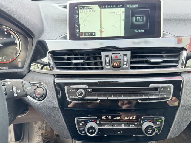 BMW X1 sDrive20I 漂亮認證車  領航版 IKEY 抬顯 全景天窗 電動座椅 雙區恆溫 倒車顯影 電尾門  第12張相片