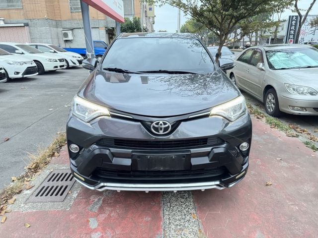 小改款 免鑰啟動 恆溫 電動椅 豐田休旅神車 高保值 高妥善率 休旅最佳選擇  第2張相片