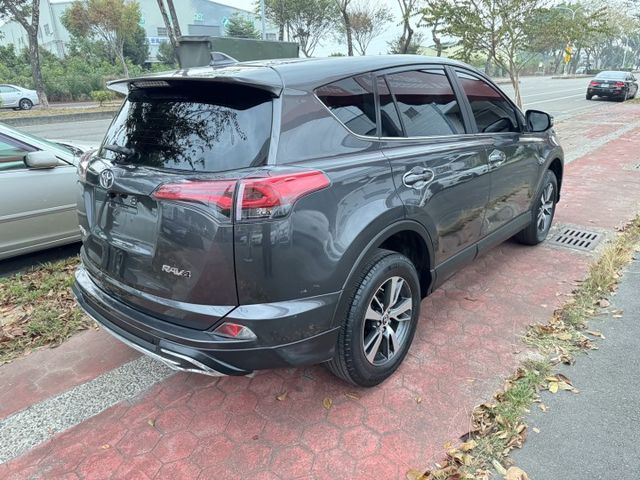 小改款 免鑰啟動 恆溫 電動椅 豐田休旅神車 高保值 高妥善率 休旅最佳選擇  第4張相片