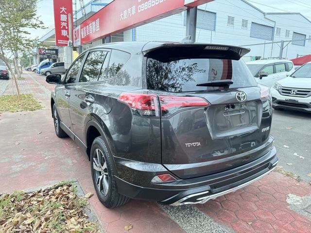 小改款 免鑰啟動 恆溫 電動椅 豐田休旅神車 高保值 高妥善率 休旅最佳選擇  第6張相片