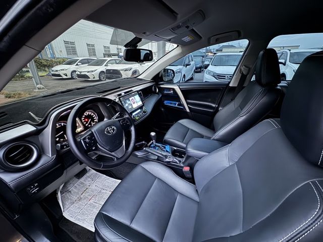 小改款 免鑰啟動 恆溫 電動椅 豐田休旅神車 高保值 高妥善率 休旅最佳選擇  第7張相片