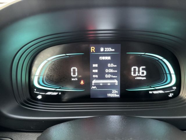 里程1萬多 acc跟車系統 i key 環景系統 車道維持系統  第14張相片