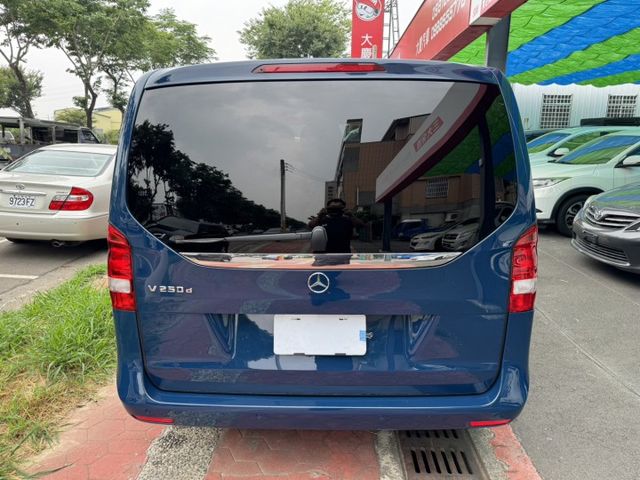 2016 V250D  2.2 柴油 八人座 稀有雙開電動門  認證車 低里程  第5張相片