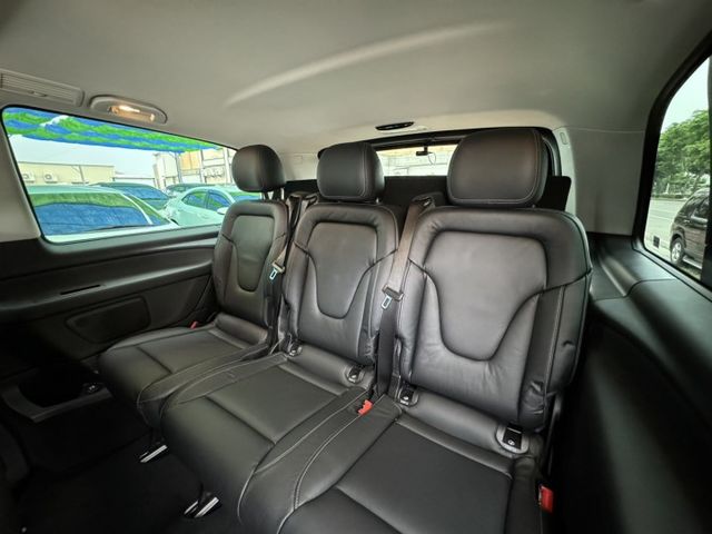 2016 V250D  2.2 柴油 八人座 稀有雙開電動門  認證車 低里程  第9張相片