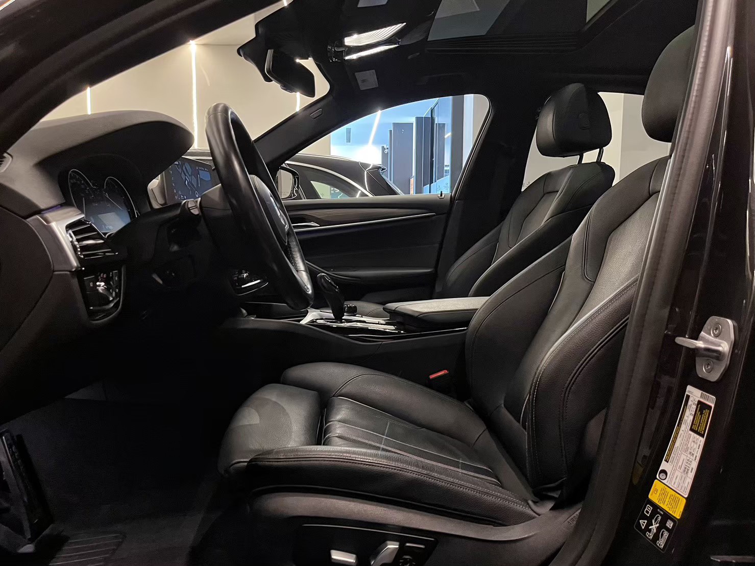 【瑋哲-德國萊因CPO】2017式 530i M Sport xdrive VIN#903429  第10張相片