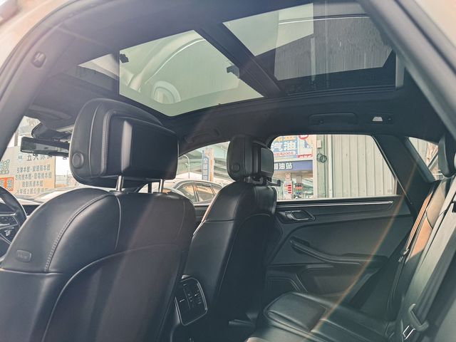 PORSCHE保時捷 MACAN  第7張相片