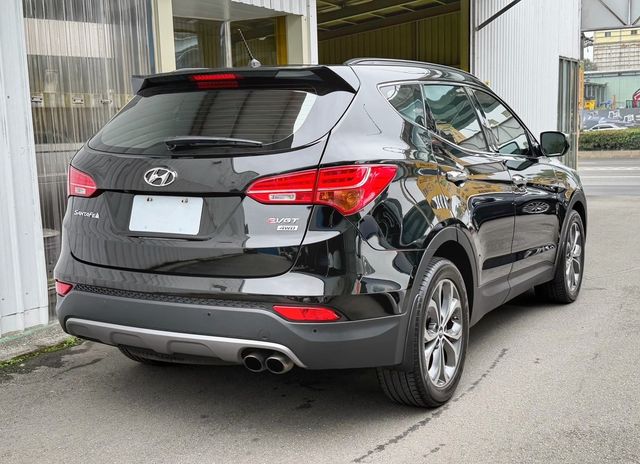 HYUNDAI現代 SANTA FE  第2張相片