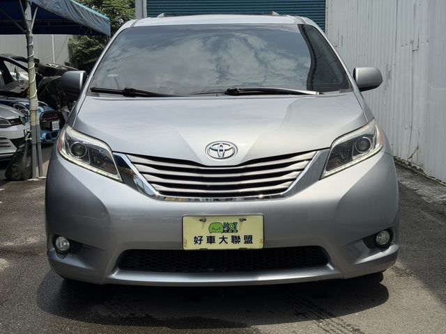 TOYOTA豐田 SIENNA  第3張相片