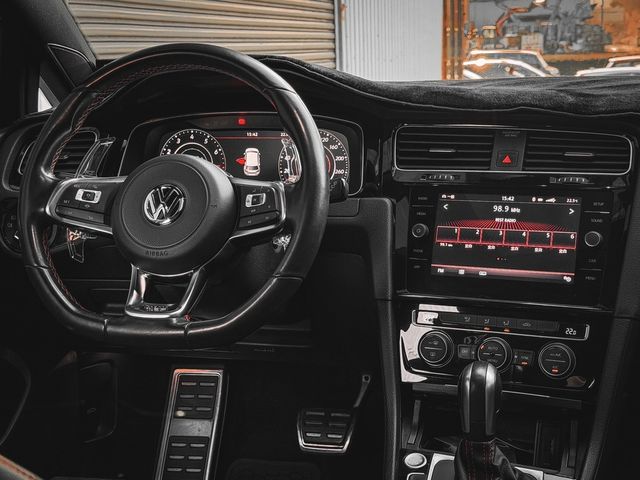 VOLKSWAGEN福斯 GOLF GTI  第4張相片