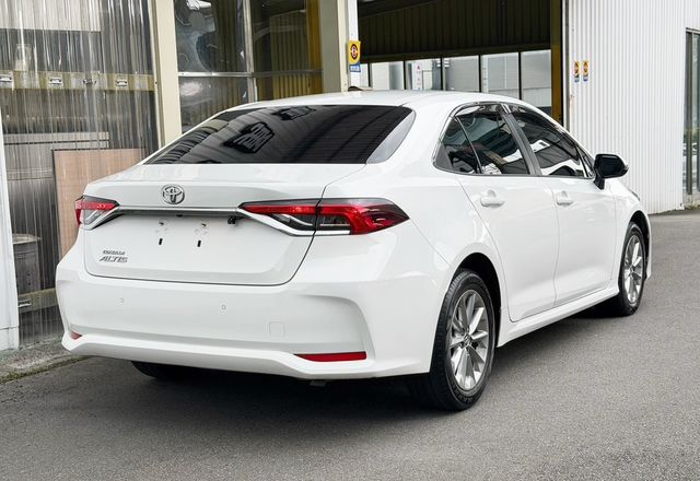 TOYOTA豐田 ALTIS  第2張相片