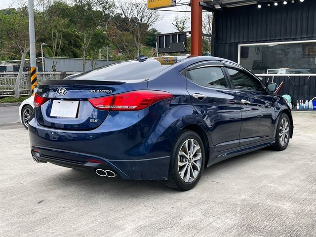 HYUNDAI現代 ELANTRA  第2張相片