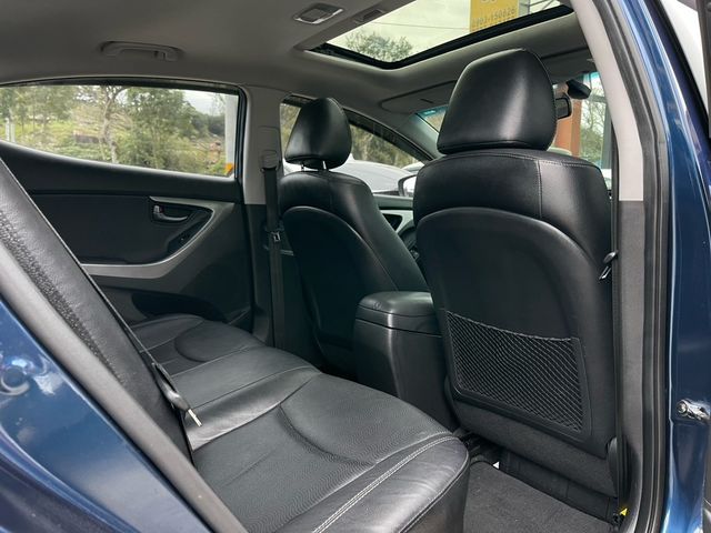 HYUNDAI現代 ELANTRA  第7張相片