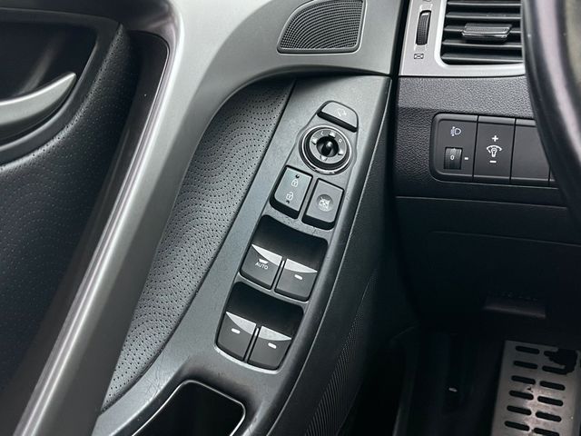 HYUNDAI現代 ELANTRA  第13張相片