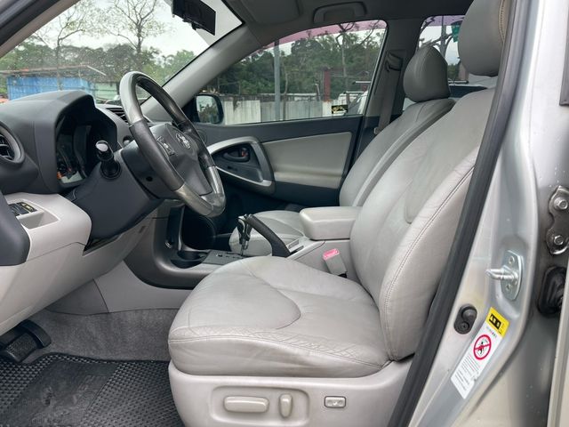 TOYOTA豐田 RAV4  第15張相片