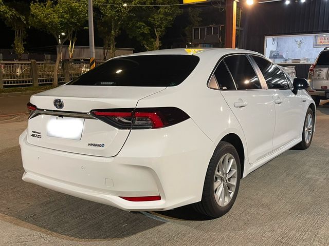 TOYOTA豐田 COROLLA ALTIS HYBRID  第2張相片
