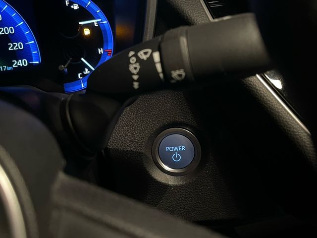 TOYOTA豐田 COROLLA ALTIS HYBRID  第11張相片