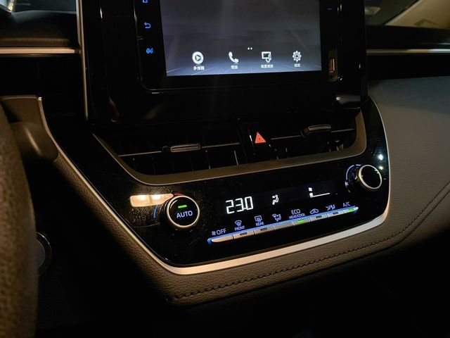 TOYOTA豐田 COROLLA ALTIS HYBRID  第12張相片