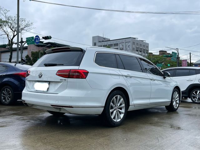 VOLKSWAGEN福斯 PASSAT  第2張相片