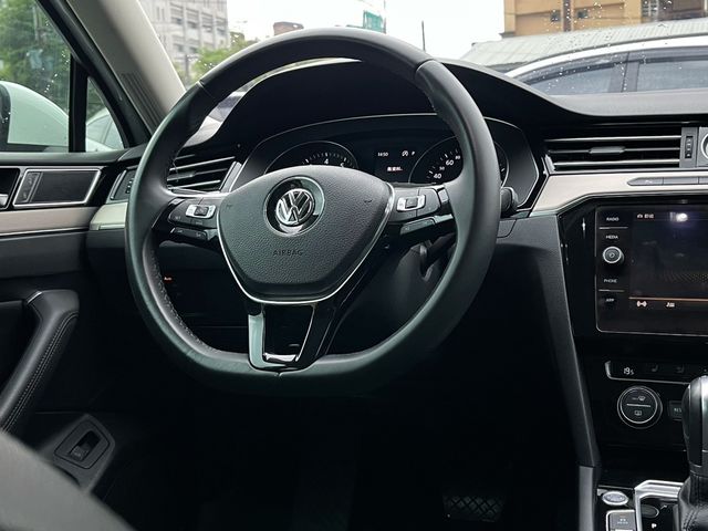 VOLKSWAGEN福斯 PASSAT  第8張相片