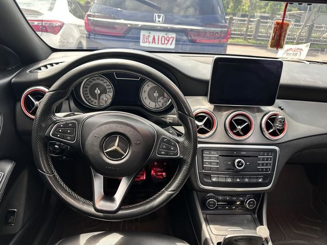M-BENZ賓士 CLA250  第6張相片