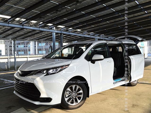 2021年 運動版外觀 僅4萬多公里 8人座 整車如新車 認證車  第9張相片