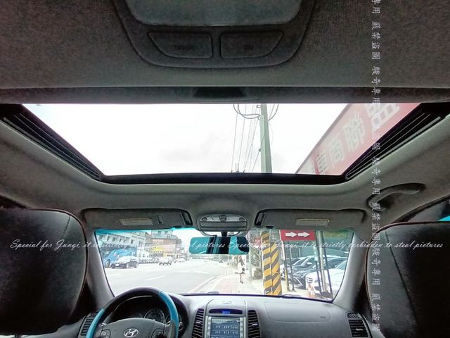 只跑13萬多公里，5+2人座，天窗，車頂行李架  第9張相片
