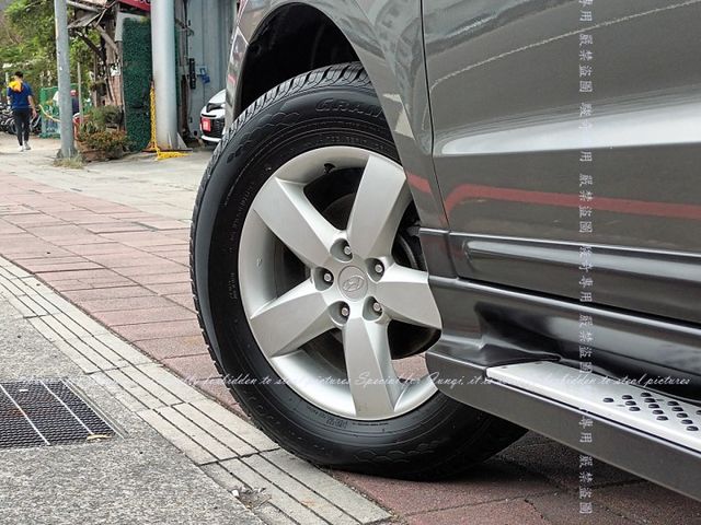 只跑13萬多公里，5+2人座，天窗，車頂行李架  第10張相片